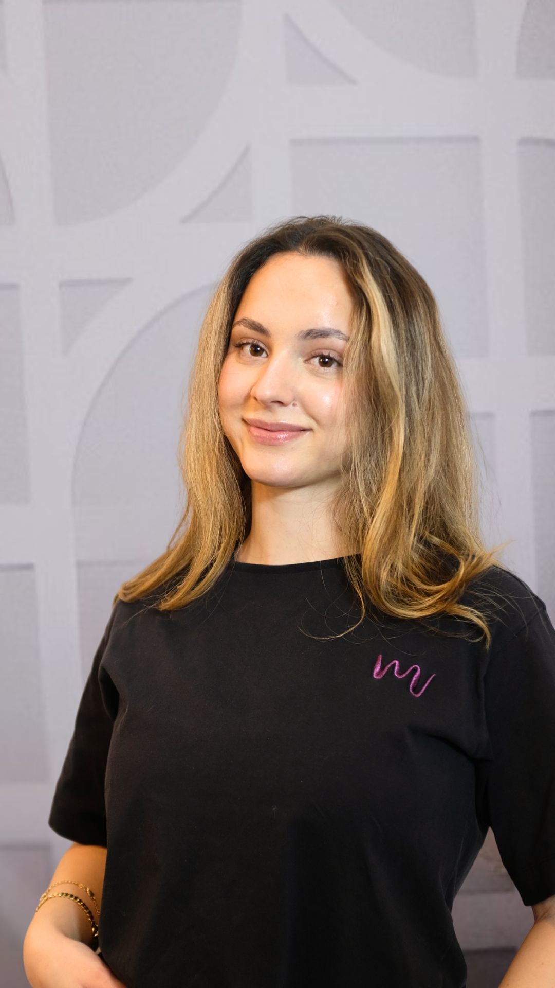 Kopie von Luiza Profilbild (Smartphone-Video).jpg
